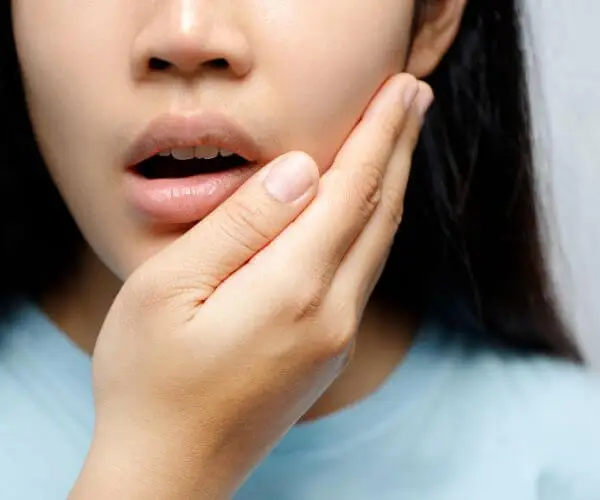 Kieferschmerzen? Erfahren Sie Ursachen, Symptome und effektive Behandlungsmöglichkeiten für schnelle Linderung und Wohlbefinden.