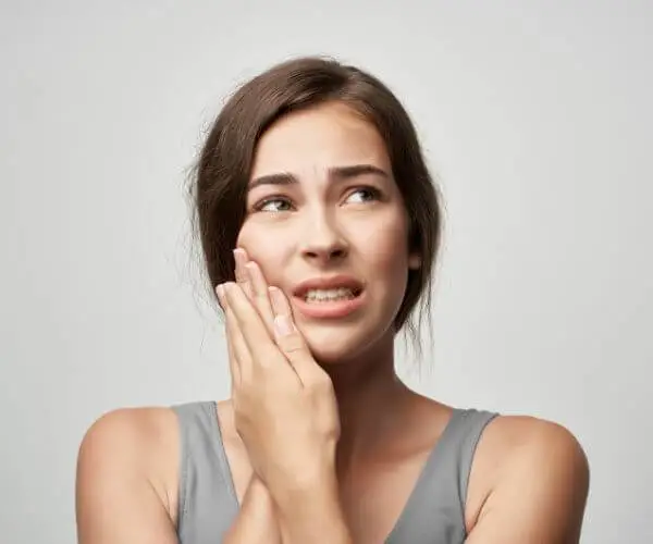 Wurzelbehandlung-Schmerzen? Hier erfahren Sie, wann Sie normal sind und wann Sie zum Zahnarzt müssen.